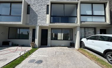 CASA EN VENTA Y RENTA JUNTO A GALERIAS SANTA ANITA