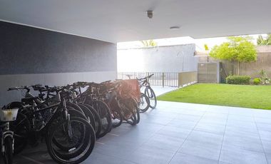 Luminoso Departamento a 2 cudras del metro