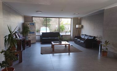 Luminoso Departamento a 2 cudras del metro