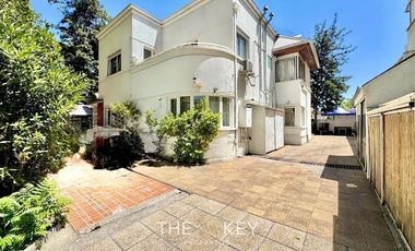 Local Comercial en Venta en Av. Pocuro - Av. Ricardo Lyon