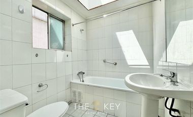 Local Comercial en Venta en Av. Pocuro - Av. Ricardo Lyon