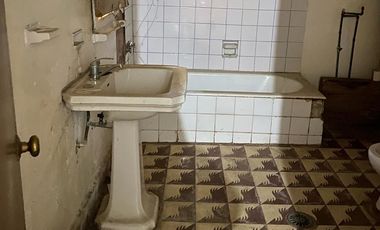 Casa antigua en amplio terreno en Machalí