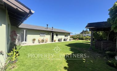 Casa sólida con vista parcial al mar en Santo Domingo Tradicional