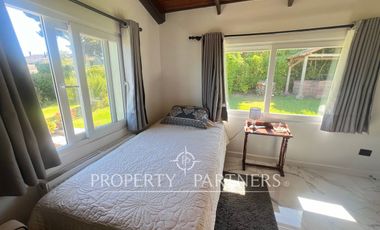 Casa sólida con vista parcial al mar en Santo Domingo Tradicional