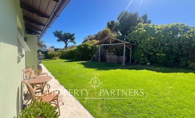 Casa sólida con vista parcial al mar en Santo Domingo Tradicional