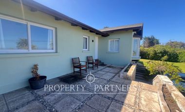 Casa sólida con vista parcial al mar en Santo Domingo Tradicional