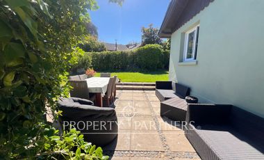 Casa sólida con vista parcial al mar en Santo Domingo Tradicional