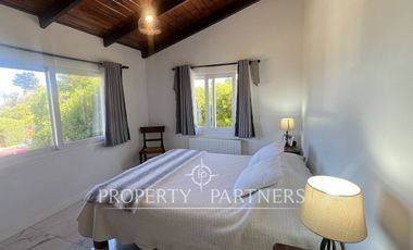 Casa sólida con vista parcial al mar en Santo Domingo Tradicional