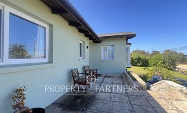 Casa sólida con vista parcial al mar en Santo Domingo Tradicional