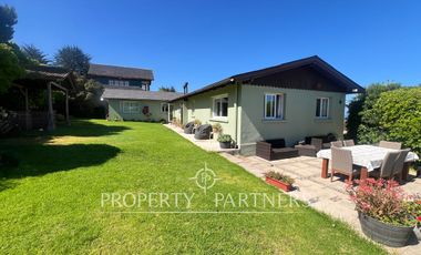 Casa sólida con vista parcial al mar en Santo Domingo Tradicional