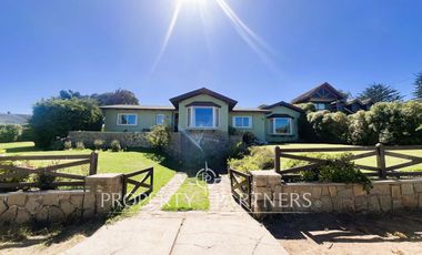 Casa sólida con vista parcial al mar en Santo Domingo Tradicional