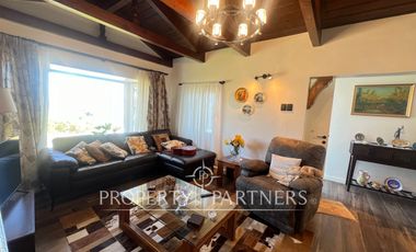 Casa sólida con vista parcial al mar en Santo Domingo Tradicional