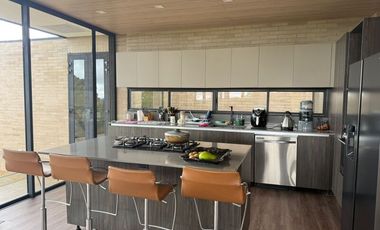 CASA EN ARRIENDO UBICADO EN ENVIGADO SECTOR ALTO DE PALMAS