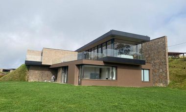 CASA EN ARRIENDO UBICADO EN ENVIGADO SECTOR ALTO DE PALMAS