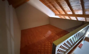 Departamento de 2 amb y 1/2 con patio por escalera en Banfield Oeste