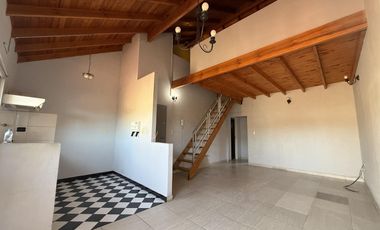 Departamento de 2 amb y 1/2 con patio por escalera en Banfield Oeste