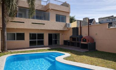 Venta, Casa, 4 Amb, Estudio, Quincho, Parrilla, Piscina, Jardin, Cochera, Apto Crédito, Ramos Mejia