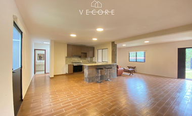 CASA EN VENTA EN FRACCIONAMIENTO LOMA ESMERALDA, HUAXTLA, JALISCO