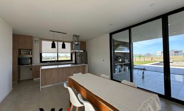 Casa venta y alquiler Terralagos Cannning