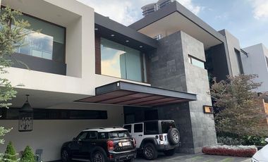 Venta  moderna casa amueblada Bosque Real 4 recamaras  sobre campo de golf