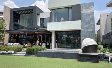 Venta  moderna casa amueblada Bosque Real 4 recamaras  sobre campo de golf