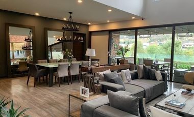 Venta  moderna casa amueblada Bosque Real 4 recamaras  sobre campo de golf