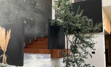 Venta  moderna casa amueblada Bosque Real 4 recamaras  sobre campo de golf