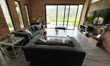 Venta  moderna casa amueblada Bosque Real 4 recamaras  sobre campo de golf