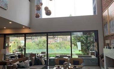 Venta  moderna casa amueblada Bosque Real 4 recamaras  sobre campo de golf