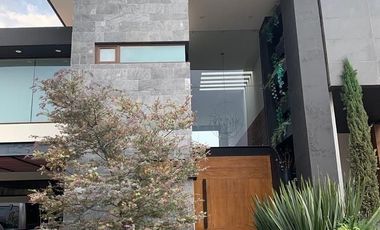 Venta  moderna casa amueblada Bosque Real 4 recamaras  sobre campo de golf