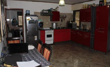 Casa quinta venta Guernica- 2 casas  y galpon-SALIDA A 2 CALLES