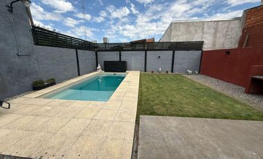 Casa en Venta en Burzaco – 2 Plantas con Piscina, Local y Potencial de 2 Departamentos