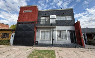 Casa en Venta en Burzaco – 2 Plantas con Piscina, Local y Potencial de 2 Departamentos