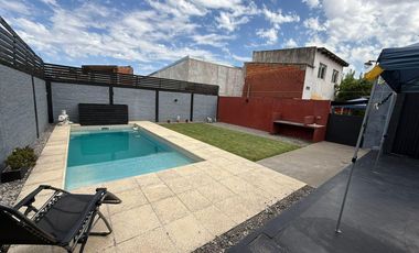 Casa en Venta en Burzaco – 2 Plantas con Piscina, Local y Potencial de 2 Departamentos
