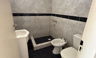 Casa en Venta en Burzaco – 2 Plantas con Piscina, Local y Potencial de 2 Departamentos