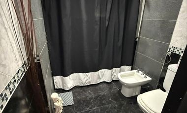 Casa en Venta en Burzaco – 2 Plantas con Piscina, Local y Potencial de 2 Departamentos