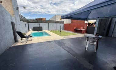 Casa en Venta en Burzaco – 2 Plantas con Piscina, Local y Potencial de 2 Departamentos