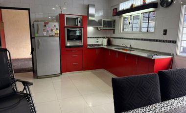 Casa en Venta en Burzaco – 2 Plantas con Piscina, Local y Potencial de 2 Departamentos