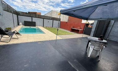 Casa en Venta en Burzaco – 2 Plantas con Piscina, Local y Potencial de 2 Departamentos