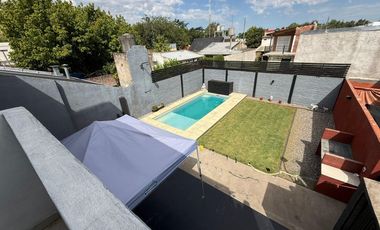 Casa en Venta en Burzaco – 2 Plantas con Piscina, Local y Potencial de 2 Departamentos