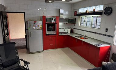 Casa en Venta en Burzaco – 2 Plantas con Piscina, Local y Potencial de 2 Departamentos
