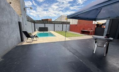 Casa en Venta en Burzaco – 2 Plantas con Piscina, Local y Potencial de 2 Departamentos