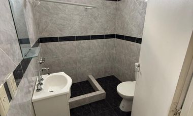 Casa en Venta en Burzaco – 2 Plantas con Piscina, Local y Potencial de 2 Departamentos