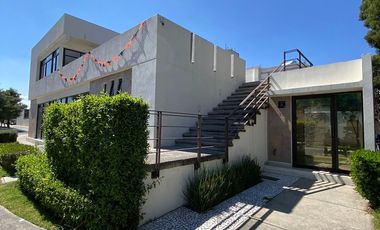 CASA EN RENTA – AMUEBLADA Y LISTA PARA HABITAR