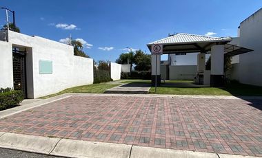 CASA EN RENTA – AMUEBLADA Y LISTA PARA HABITAR