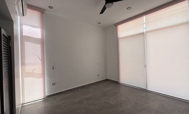 CASA EN RENTA DE UN NIVEL, Privada Parque Central al Norte de Mérida Yucatán