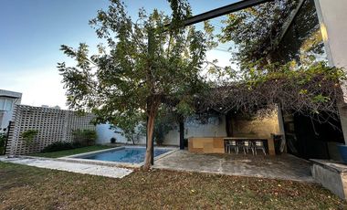 Residencia de Lujo en Mérida zona Norte | Doble Altura, Jardín Amplio y Alberca