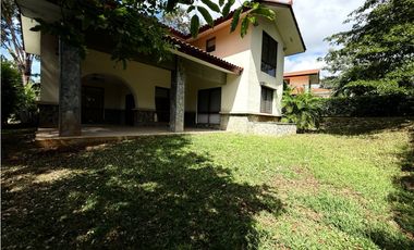 ALQUILER DE CASA EN CLAYTON - PH LOS SENDEROS DE CAMINO DE CRUCES