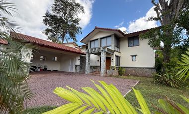 ALQUILER DE CASA EN CLAYTON - PH LOS SENDEROS DE CAMINO DE CRUCES