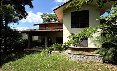 ALQUILER DE CASA EN CLAYTON - PH LOS SENDEROS DE CAMINO DE CRUCES